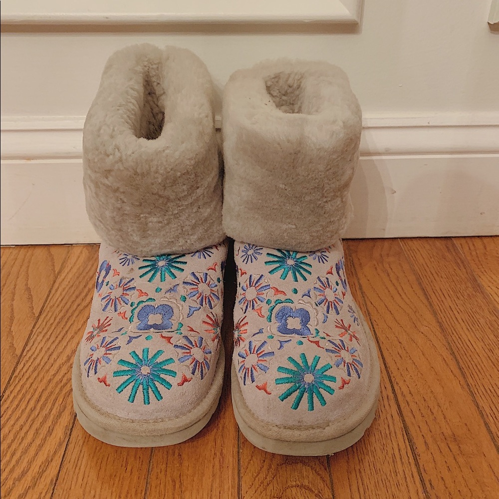 SIZE 7 UGGS perfect condition!